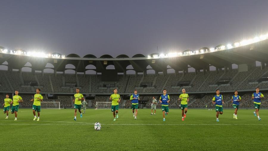 Jogadores do Palmeiras durante treinamento para o Mundial de Clubes no estádio Zayed Sports City Stadium, em Abu Dhabi, nos Emirados Árabes Unidos - Fabio Menotti/Palmeiras