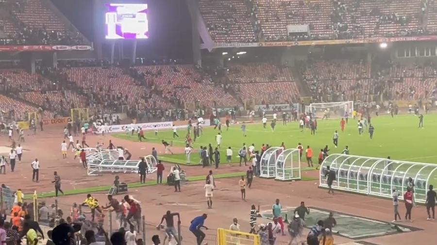 Torcedores invadem campo após a classificação de Gana, contra a Nigéria, para Copa do Mundo do Qatar - Reprodução