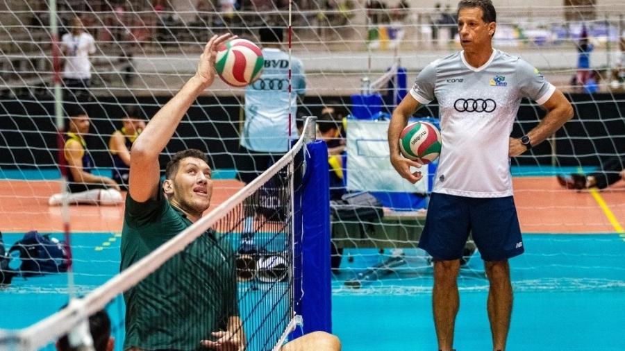 Astro do vôlei sentado tem 2,46m e é a terceira pessoa mais alta, quem é o  melhor jogador de volei do mundo atualmente 