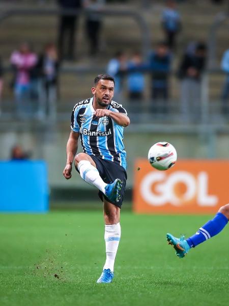 Edilson em 2022, atuando pelo Grêmio