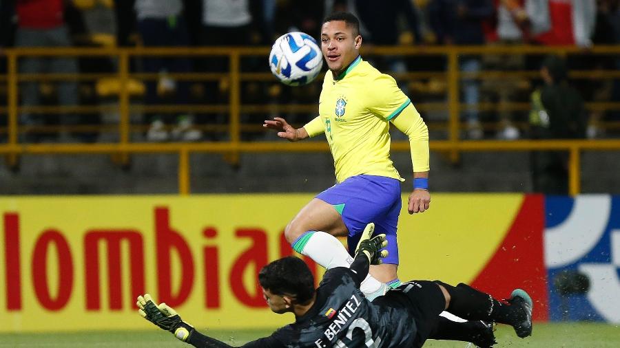 Vitor Roque marca de cavadinha na partida entre Brasil e Venezuela, pelo Sul-Americano sub-20 - Rafael Ribeiro/CBF