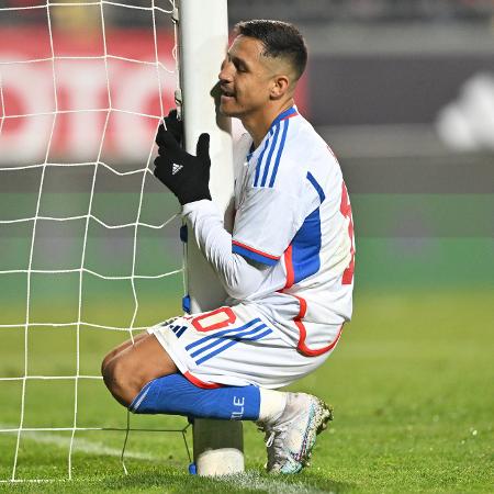 Alexis Sánchez em ação pelo Chile contra a República Dominicana