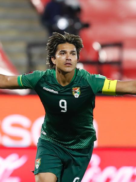 Marcelo Moreno celebra gol pela Bolívia em jogo das Eliminatórias