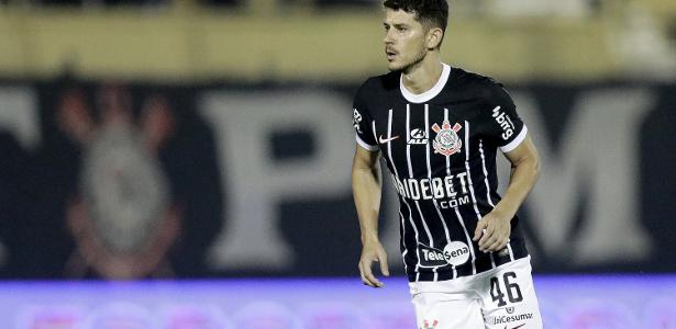 ADEUS PALÁCIOS? Hugo domina lateral-esquerda e se destaca como titular no Corinthians