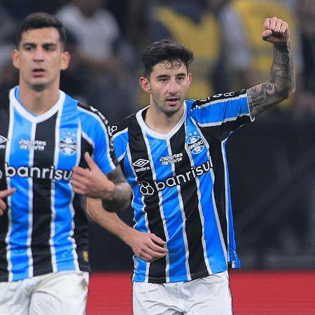 Villasanti comemora gol marcado pelo Grêmio contra o Corinthians, pelo Brasileirão