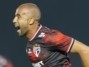 Lucas Moura finalmente volta da seleção e brilha em passeio do São Paulo