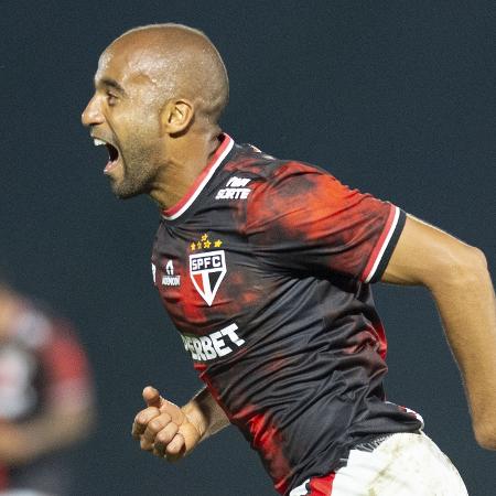 Lucas fez dois gols na vitória do São Paulo contra o Vasco - Anderson Romao/AGIF