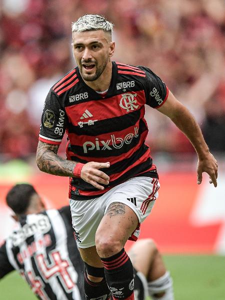 Arrascaeta comemora gol do Flamengo sobre o Atlético-MG na final da Copa do Brasil