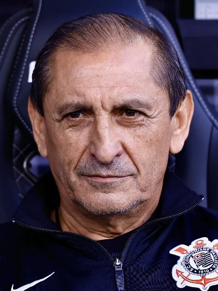 Ramón Díaz, técnico do Corinthians, durante jogo contra o Vasco