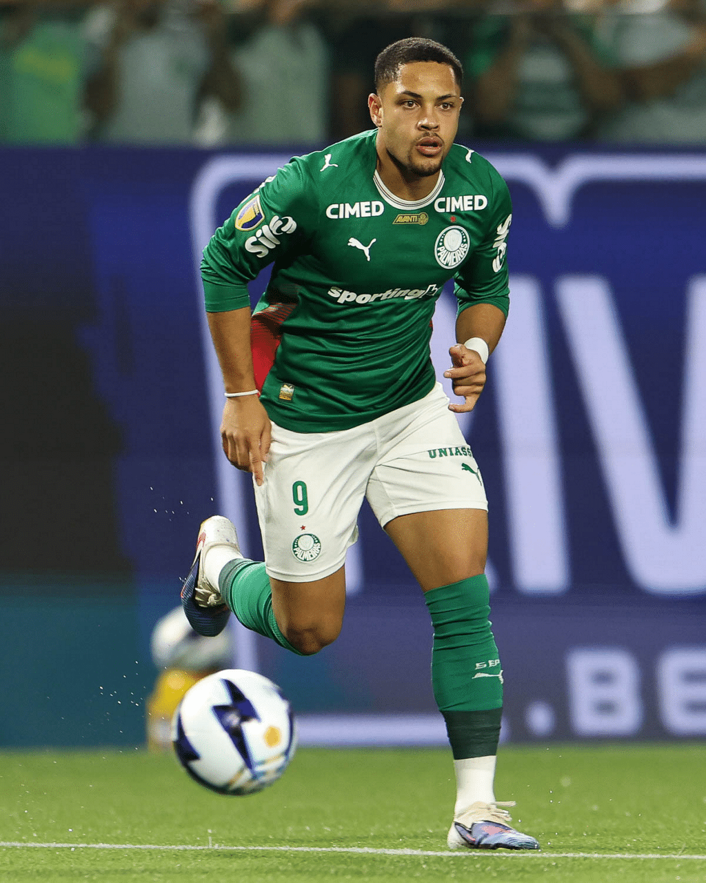 Vitor Roque segue tratamento no CT do Palmeiras às vésperas da final - undefined
