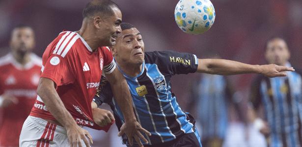 'Cadê o VAR?', dispara capitão do Inter após cotovelada de Carlos Vinícius