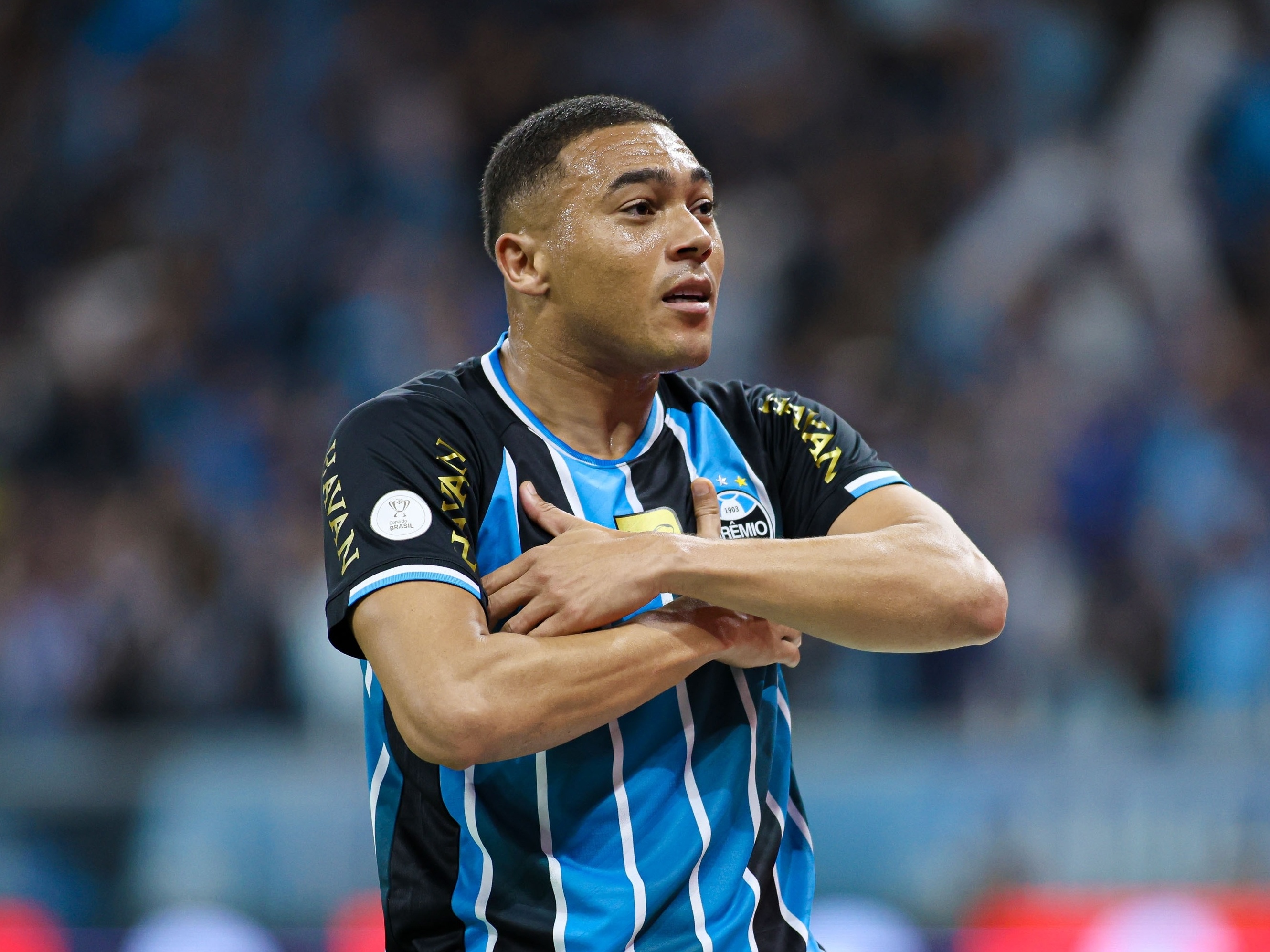 Copa do Brasil: Grêmio amassa Inter com show de Carlos Vinícius e vai encarar Galo na semi Copa do Brasil: Grêmio amassa Inter com show de Carlos Vinícius e vai encarar Galo na semi