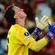Muslera &agrave; la Dibu e m&iacute;stica copeira: jornais reagem ap&oacute;s Fla x Estudiantes