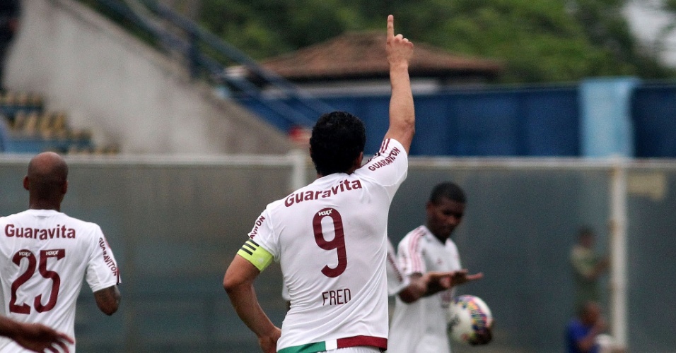 Fred comemora um dos três gols marcados diante do Madureira em vitória do Fluminense