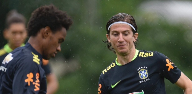 Filipe Luis foi a única novidade em treino da seleção brasileira em Vespasiano (MG) - DOUGLAS MAGNO/AFP