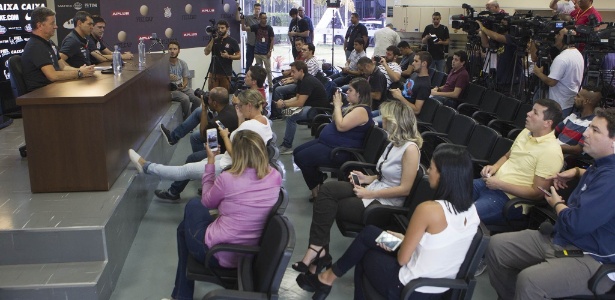 Como Carille foi de deslizes à firmeza diante das câmeras no Corinthians