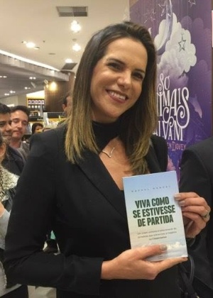 Virna vai ao lançamento do livro do jornalista Rafael Henzel em São Paulo - Luiza Oliveira/UOL - Luiza Oliveira/UOL