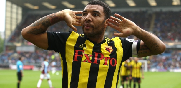 Deeney comemora gol do Watford em vitória sobre o Burnley - Jan Kruger/Getty Images