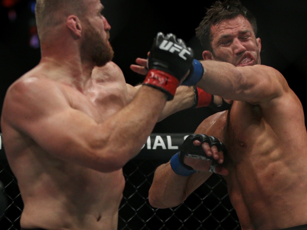 Ex Campeao Luke Rockhold E Nocauteado Em Estreia Em Nova Categoria 07 07 2019 Uol Esporte