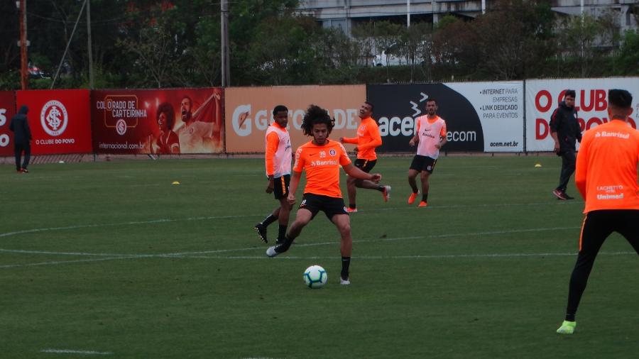 Nonato participa de treinamento do Inter e segue em avaliação para jogo de quinta - Marinho Saldanha/UOL