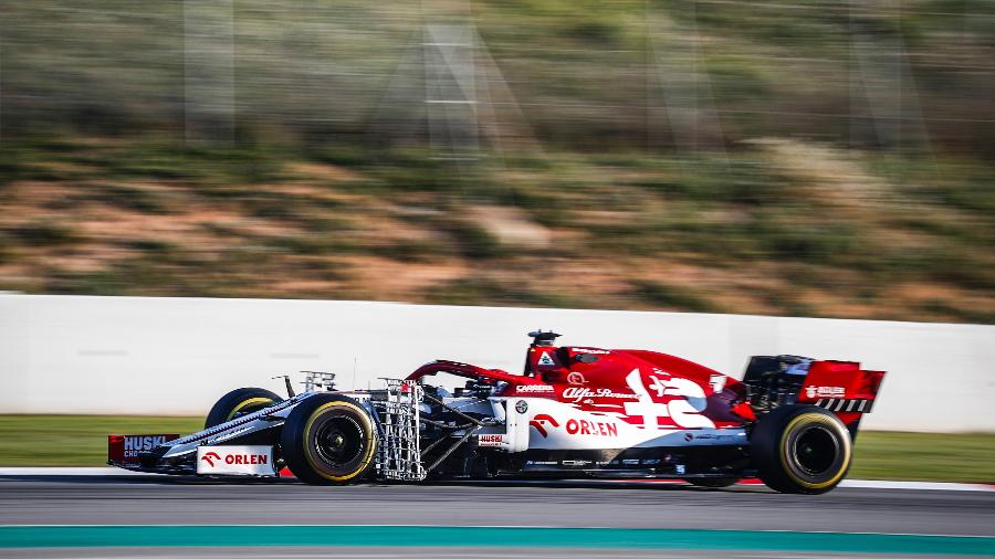 Kimi Raikkonen liderou o segundo dia de testes da pré-temporada da F-1 - Alfa Romeo
