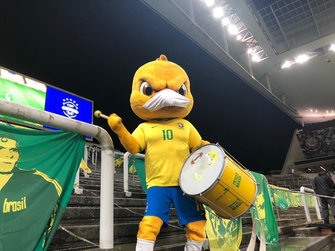  Canarinho Pistola na Neo Química Arena, na estreia da seleção nas Eliminatórias para a Copa