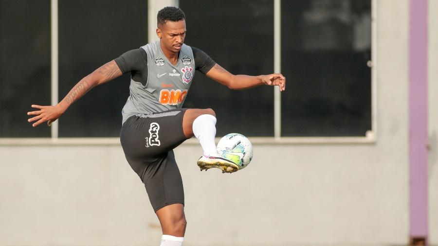 Atacante com cinco gols em 2020 faz tratamento de uma contratura muscular na panturrilha direita - Rodrigo Coca