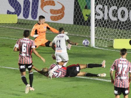 Zona10 - Empate com o São Paulo mantém pressão do Santos no Z-4