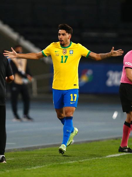 Lucas Paquetá comemora seu gol com comissão técnica e reservas do Brasil contra Chile  - Wagner Meier/Getty Images