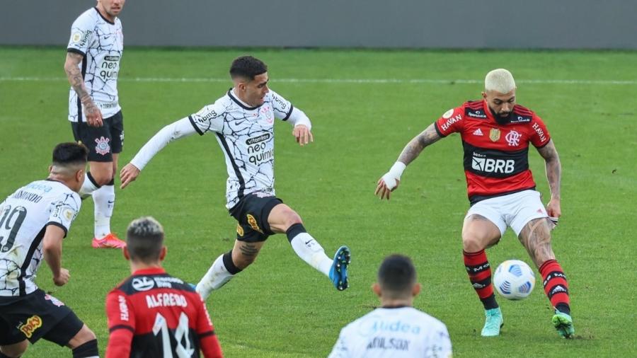 Gabigol em ação na vitória do Flamengo sobre o Corinthians - Marcello Zambrana/AGIF