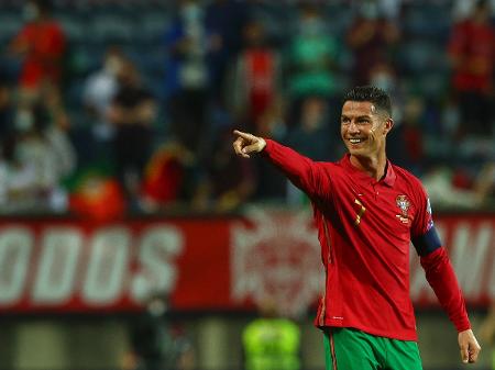 A 197.ª vez de Cristiano Ronaldo com a camisola de Portugal traz novo  recorde: é o jogador mais internacional de sempre