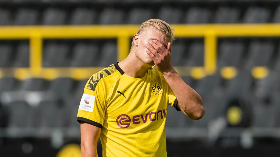 Erling Haaland lamenta em partida do Borussia Dortmund - Alexandre Simoes/Borussia Dortmund/Getty Images