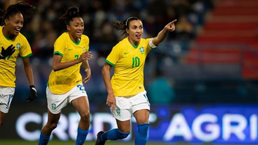 Marta comemora gol sobre a França  - Thais Magalhães/CBF