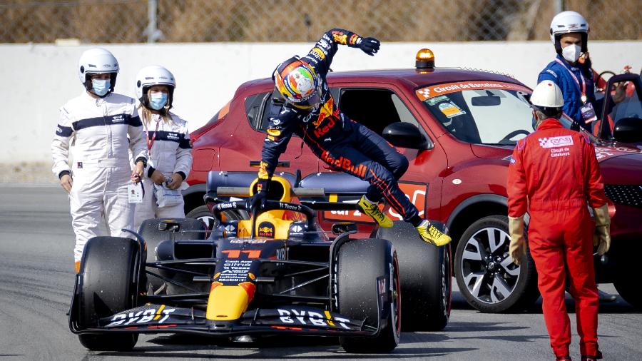 Sergio Perez, da Red Bull, no 2º dia de pré-temporada da F1, em Barcelona - Robin van Lonkhuijsen