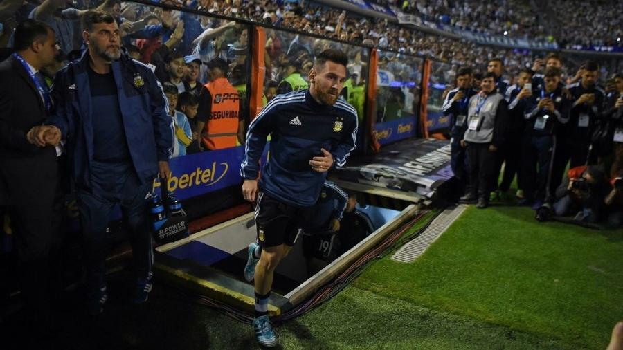 Lionel Messi entra na Bombonera pela seleção argentina - Divulgação AFA