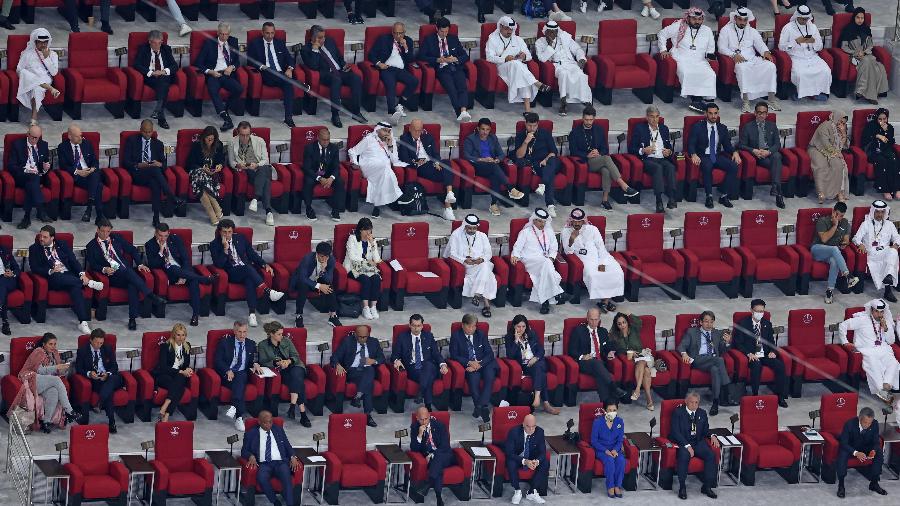 Personalidades assistindo ao jogo entre Japão e Espanha na área vip do estádio Khalifa - Giuseppe Cacace/AFP