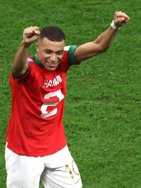 Mbappé usa camisa de Marrocos após vitória da França - Divulgação/Fifa