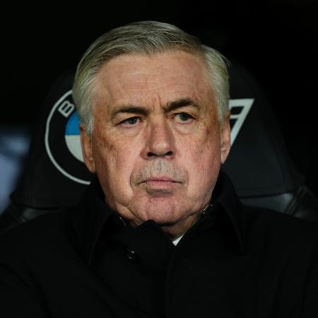 Carlo Ancelotti, técnico do Real Madrid, na partida contra a Real Sociedad pelo Campeonato Espanhol. - NurPhoto/NurPhoto via Getty Images