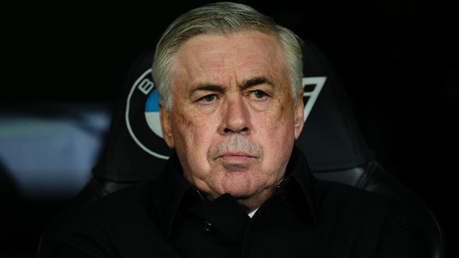 Carlo Ancelotti, técnico do Real Madrid, na partida contra a Real Sociedad pelo Campeonato Espanhol. - NurPhoto/NurPhoto via Getty Images