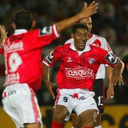 Em 2003, Cienciano derrubou o favoritismo do River Plate e venceu a Sul-Americana