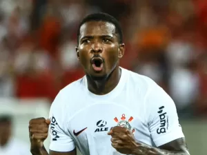 Jogador do Corinthians cai no duplo sentido: 'Sabe onde vai colocar a bola'