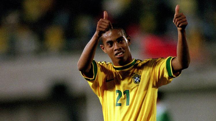 Ronaldinho Gaúcho, pela seleção brasileira, em ação na Copa América de 1999