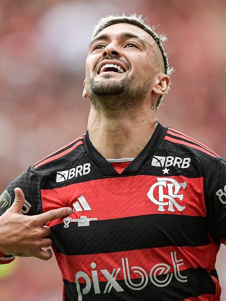 Arrascaeta celebra gol em Flamengo x Atlético-MG, duelo da final da Copa do Brasil