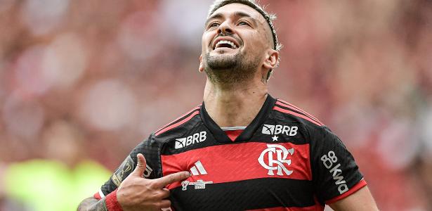 Arrascaeta assume camisa 10 e se destaca como líder no Flamengo.