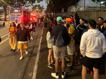 F1 em São Paulo tem caos por chuva, filas, brigas e faz torcedor madrugar