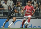 Galo tem 2 gols anulados, vê ex-São Paulo marcar e só empata com Cienciano