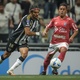 Galo tem 2 gols anulados, vê ex-São Paulo marcar e só empata com Cienciano