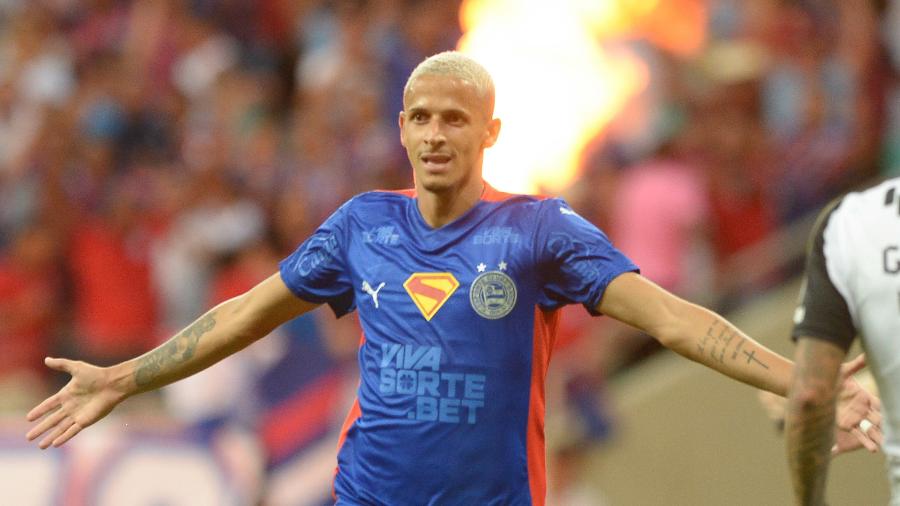 Luciano Juba, do Bahia, celebra gol sobre o Atlético-MG em duelo do Brasileirão Luciano Juba, do Bahia, celebra gol sobre o Atlético-MG em duelo do Brasileirão