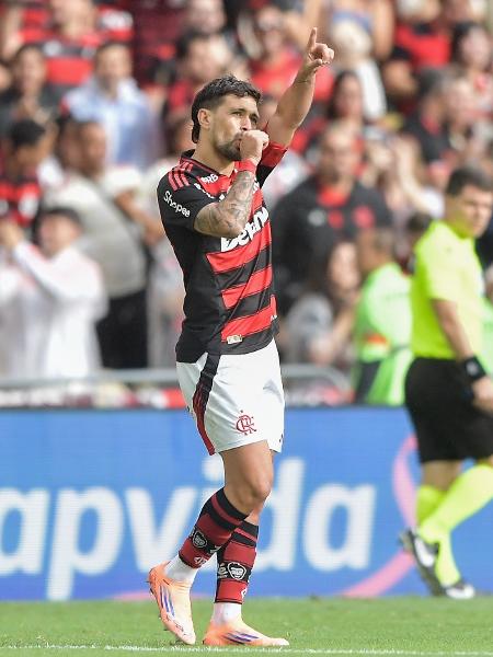 Arrascaeta sofreu uma tentativa de assalto ao deixar o Maracanã após a vitória do Flamengo por 3 a 2 sobre o Palmeiras