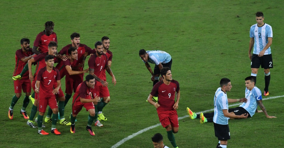 Paciencia comemora gol na estreia da seleção portuguesa pela Olimpíada